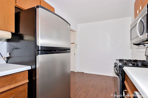 2124 Indian Rd, Waukegan IL 60087-4550 exterior