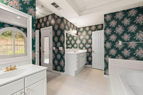 3955 Berkeley View Dr, Duluth GA 30096-3077 exterior