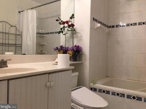 10741 Gloxinia Dr, Rockville MD 20852-3404 exterior