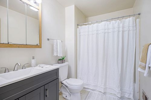 1417 Bradford St, Grand Rapids MI 49503-1317 exterior