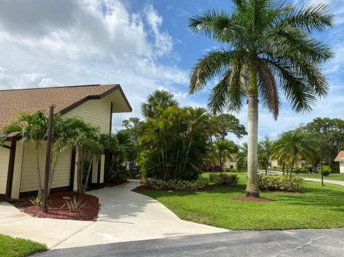 1702 Balmoral Ct, Fort Pierce FL exterior