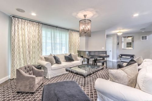 20 Cherokee Ln, Commack NY  11725-4604 exterior