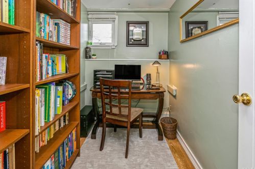 722 Eagle Dr, Valley Stream NY  11581-3540 exterior