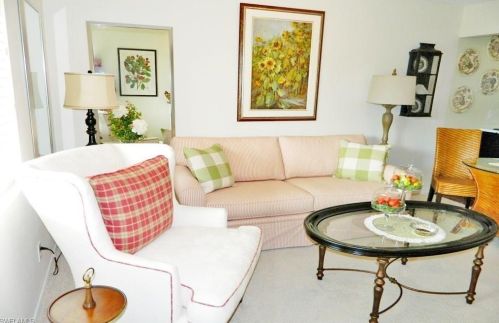 422 12th Ave, Naples FL 34120-6331 exterior