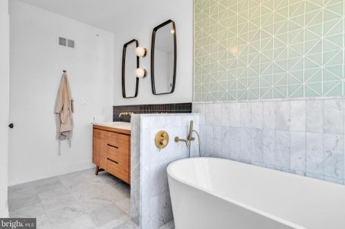 1613 2nd St, Philadelphia PA 19122 exterior