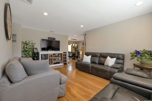 54 Quebec Dr, Huntington Station NY 11746-3870 exterior