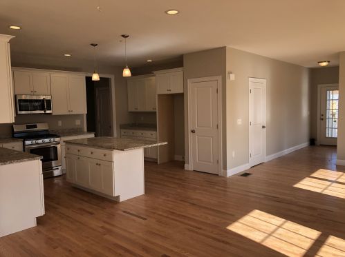 82 Cielo Dr, Dover NH 03820-5607 exterior