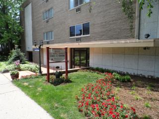 2545 Maryland Ave, Milwaukee WI  53211-4066 exterior