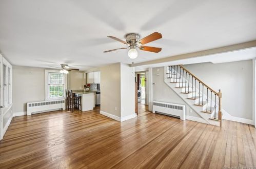 43 St, Windsor Locks CT 06096-1357 exterior