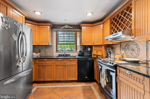 1097 Adams St, Pottstown PA  19464-4144 exterior