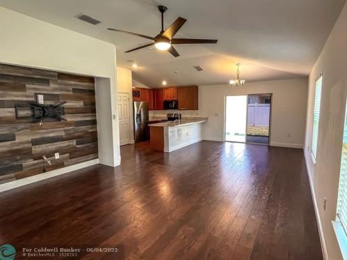 5870 Pine Trail Cir, Fort Pierce FL  34983 exterior