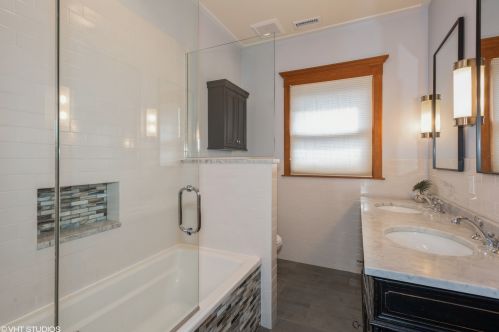 5210 Magnolia Ave, Chicago IL 60660-1405 exterior