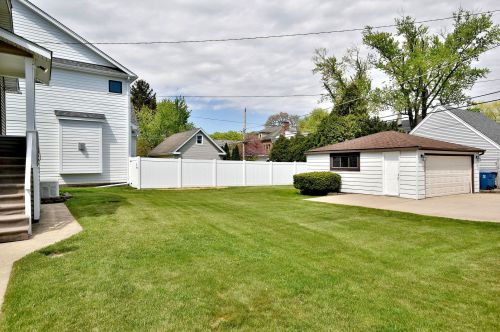 615 Saylor Ave, Elmhurst IL 60126-4305 exterior