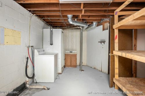 1342 Whiting St, Wyoming MI exterior