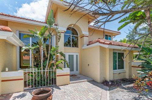 9501 Carousel Cir, Boca Raton FL  33434-3965 exterior