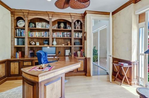 1032 Grand Isle Dr, Naples FL 34108-3325 exterior