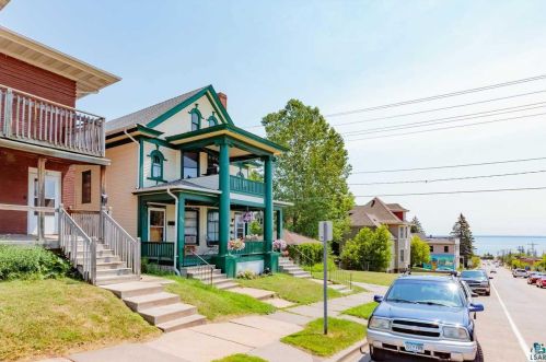 318 12 Ave, Duluth MN 55805-2217 exterior