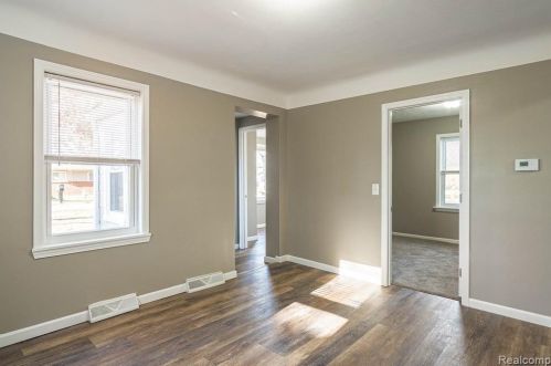 5604 Blackmoor St, Commerce Township MI  48382-3220 exterior