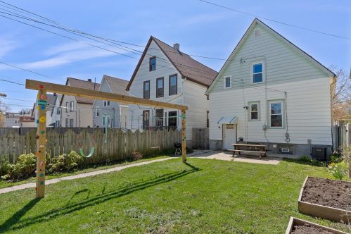 3232 Booth St, Milwaukee WI  53212-2136 exterior