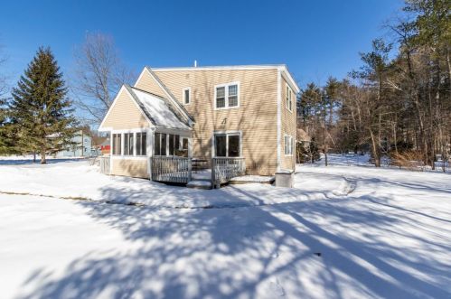 4 Hampshire Dr, Concord NH 03301-5914 exterior