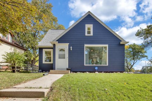 5504 33rd St, Milwaukee WI  53221-4026 exterior