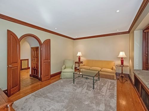 1100 Shady Ave, Pittsburgh PA  15232-2810 exterior