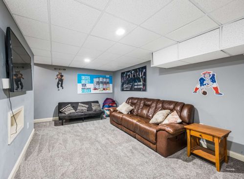 30 Max Ln, Concord NH 03301-8629 exterior