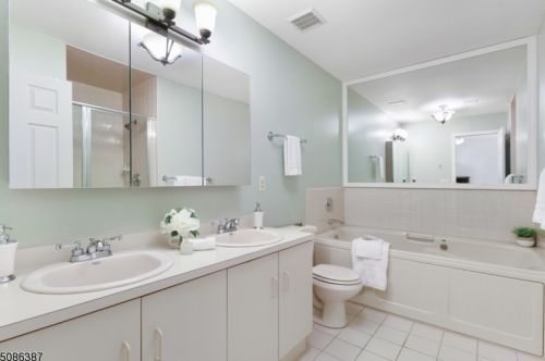 15 Lapis Cir, Town Center NJ 07052-2160 exterior