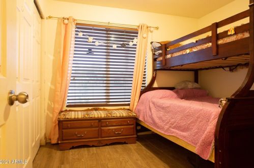 1818 50 Dr, Phoenix AZ 85031-1324 exterior