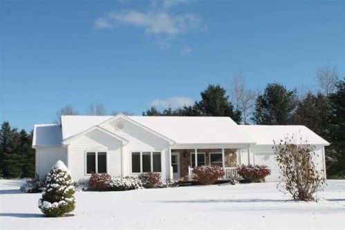 7963 Red Pine Trl, Alanson, MI 49706-8300