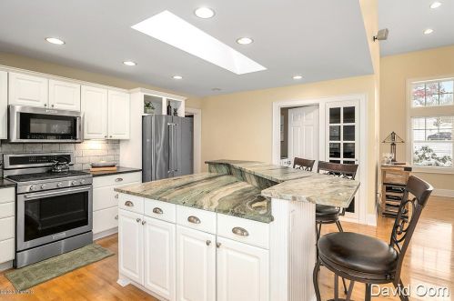 3031 Thorncrest Dr, Grand Rapids MI 49546-7358 exterior