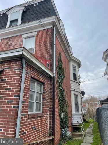 1126 Main St, Darby, PA 19023-1215