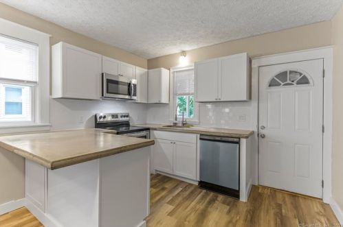 27 Connecticut Ave, New Britain, CT 06051-1717