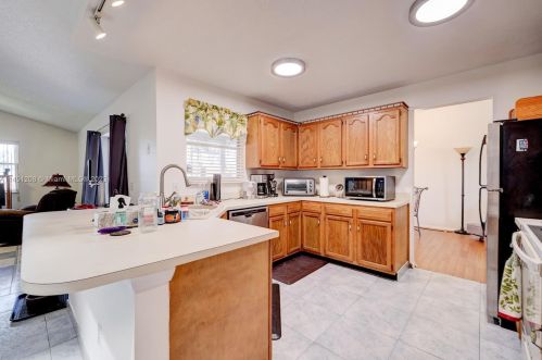 901 Gaitor Ave, Fort Pierce FL  34953-6713 exterior