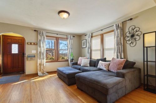 1697 Chatsworth, Saint Paul MN 55113-6536 exterior