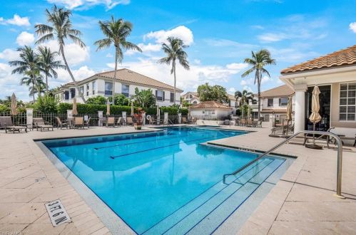 217 Colonade Cir, Naples FL 34103-8724 exterior