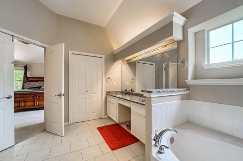 11211 Appletree Ln, Austin TX 78726-1341 exterior