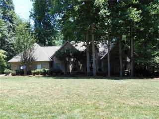 2212 Cross Creek Dr, Gastonia, NC 28056-8808