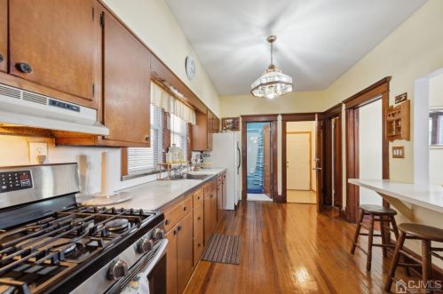 683 Johnstone St, Perth Amboy NJ 08861-3235 exterior