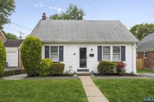 43 Fleetwood Rd, Dumont, NJ 07628-2203