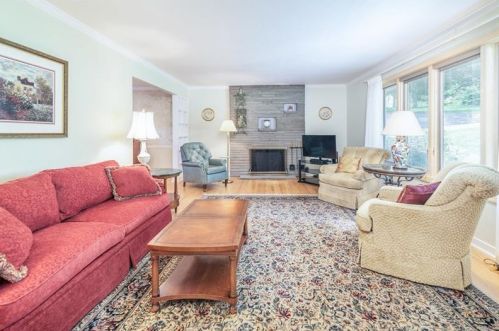 450 Greenhurst Dr, Pittsburgh, PA 15243-1970