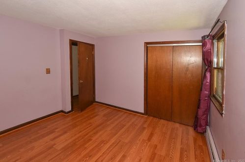 16 Ladd Rd, Ellington CT 06029-3104 exterior