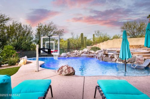 4421 Pontatoc Rd, Tucson AZ 85718-6750 exterior