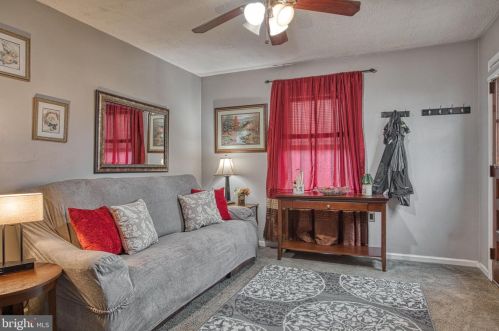 16 Fogarty Dr, Trenton NJ 08619-4321 exterior