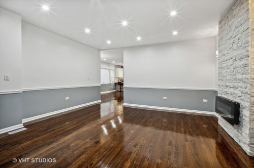 8232 Luella Ave, Chicago IL 60617-1842 exterior