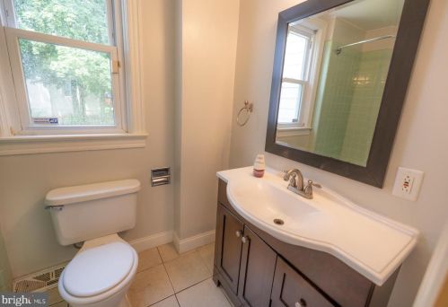 220 Hauser Ave, Trenton NJ 08620-1702 exterior