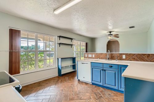 5205 Feather Crk Dr, Fort Pierce FL 34951-2327 exterior