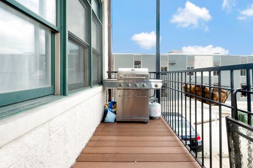 418 Noble St, Chicago IL  60642-6631 exterior