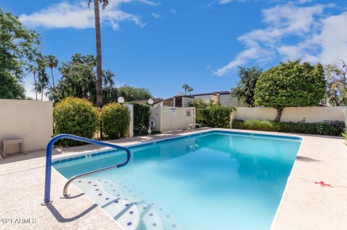 6735 16th Pl, Phoenix AZ  85016-1051 exterior