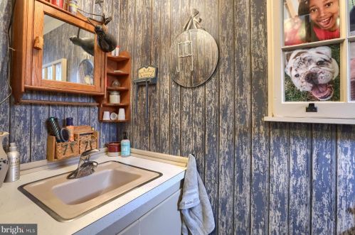 1918 Northbrook Dr, Lancaster PA 17601-4916 exterior